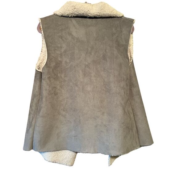 Madison & Lola Faux Suede Sherpa Lined Vest Size Large Gray - Picture 2 of 5